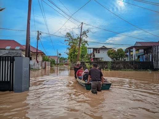 Banjir Jakarta Rendam Ribuan Rumah